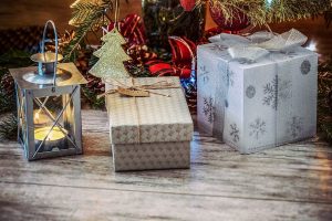 Idei cadouri de Moș Crăciun pentru copii, părinți și bunici