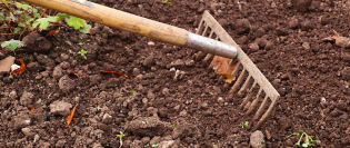 Nivelarea terenului 5 pași esențiali